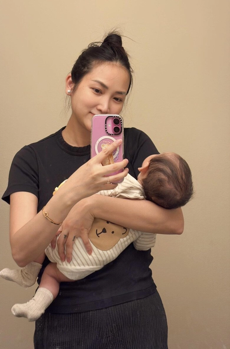 Vợ kém 17 tuổi của lam trường sinh con lần 2 hút sữa đến gầy rộc người chồng phải mua thêm tủ lạnh trữ sữa - 3