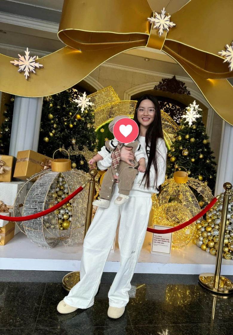 Vợ quang hải chặt đẹp 2 chị em nàng wags chỉ trong 1 khung hình với nhan sắc đỉnh cao sau sinh - 5