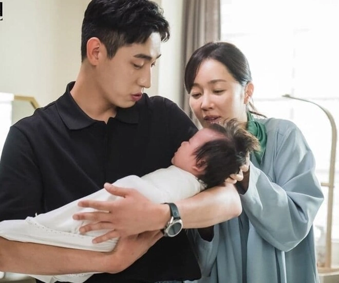 Vô tình đọc được tin nhắn của chồng với bạn tôi bủn rủn chân tay vội đưa anh hết tiền thai sản - 1