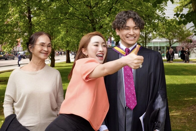 Vợ trẻ chi bảo sinh con gái nhóc tì vừa chào đời đã dát đồ hiệu từ đầu tới chân tên thật được khen hay - 16
