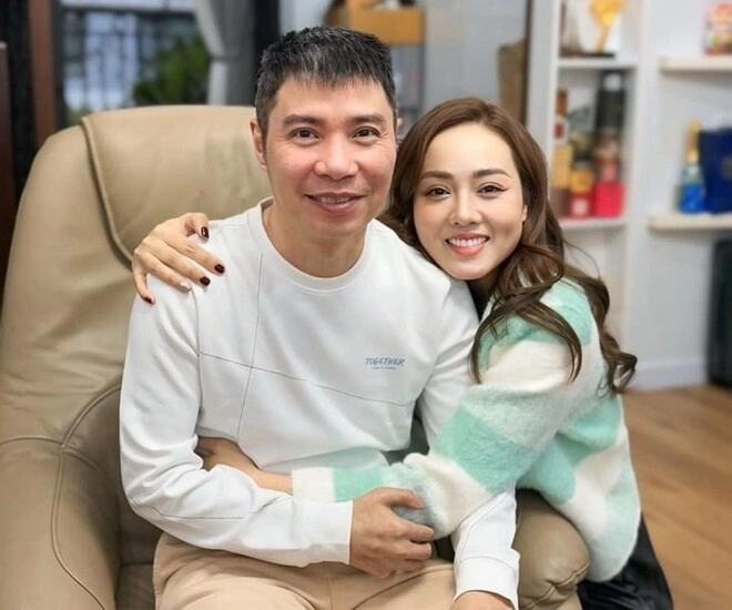 Vợ trẻ của nsnd công lý chưa từng làm dâu ngày nào trong 3 năm cưới bố chồng thừa nhận có lúc không hiểu hà - 1