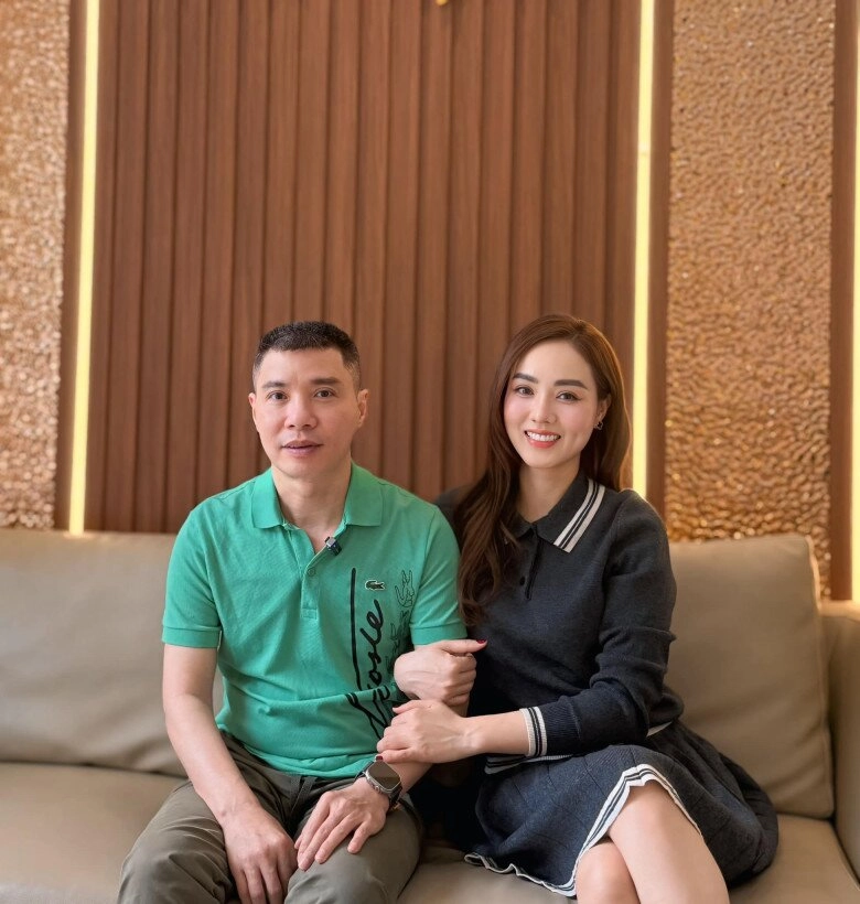 Vợ trẻ nsnd công lý nhắc đến chuyện mang bầu sau 3 năm làm đám cưới giỏi việc trông trẻ dù chưa có con - 1