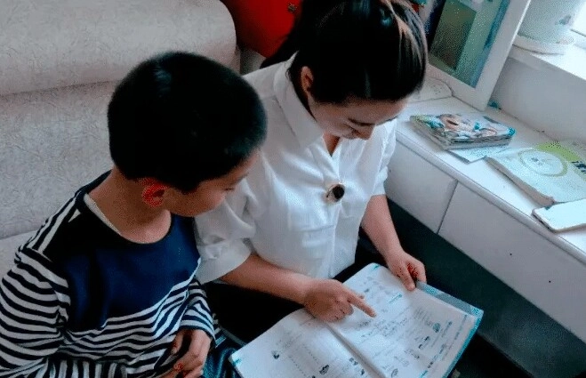 xoay ngược số 69 được số nào bài toán tiểu học gây tranh cãi học sinh đưa đáp án 69 giáo viên sửa lại 96 - 2