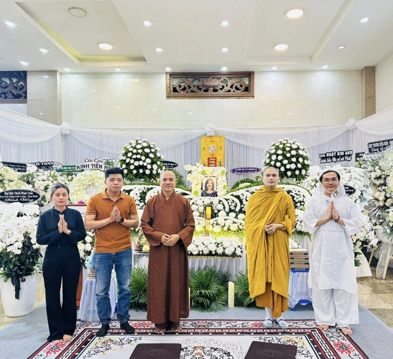 Xót xa cảnh nsưt đại nghĩa lặng nhìn di ảnh mẹ khi tang lễ vãn người nhật kim anh sát cánh lo hậu sự - 3