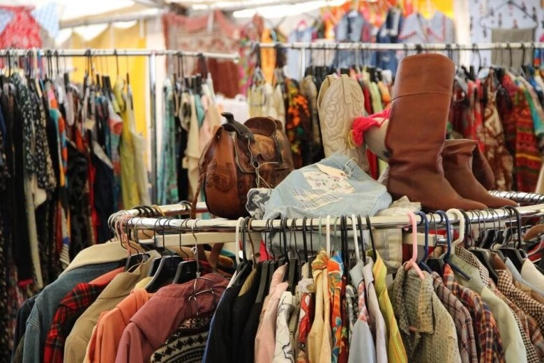 Xứ huế có khu chợ tuổi đời gần 200 năm xưa chỉ là chợ bình thường nay nổi tiếng nhờ bán một loại đồ siêu rẻ - 2