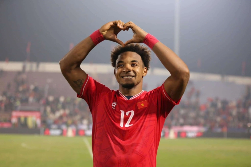 Xuân son khiến sao việt bùng nổ bởi màn trình diễn ở aff cup 2024 btv vtv quang minh hỏi ai tư vấn đặt tên - 4