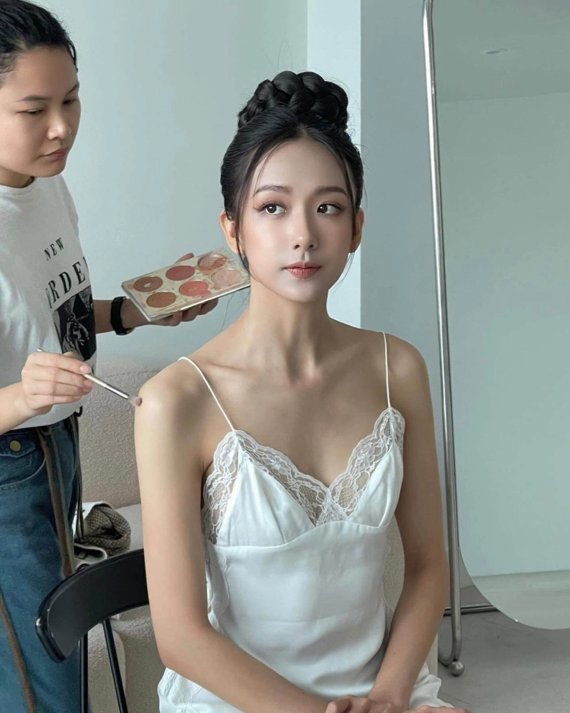 Xuất hiện bản sao của hoa hậu việt cao 1m86 có gương mặt sắc lạnh 3 vòng đẹp như vẽ - 17