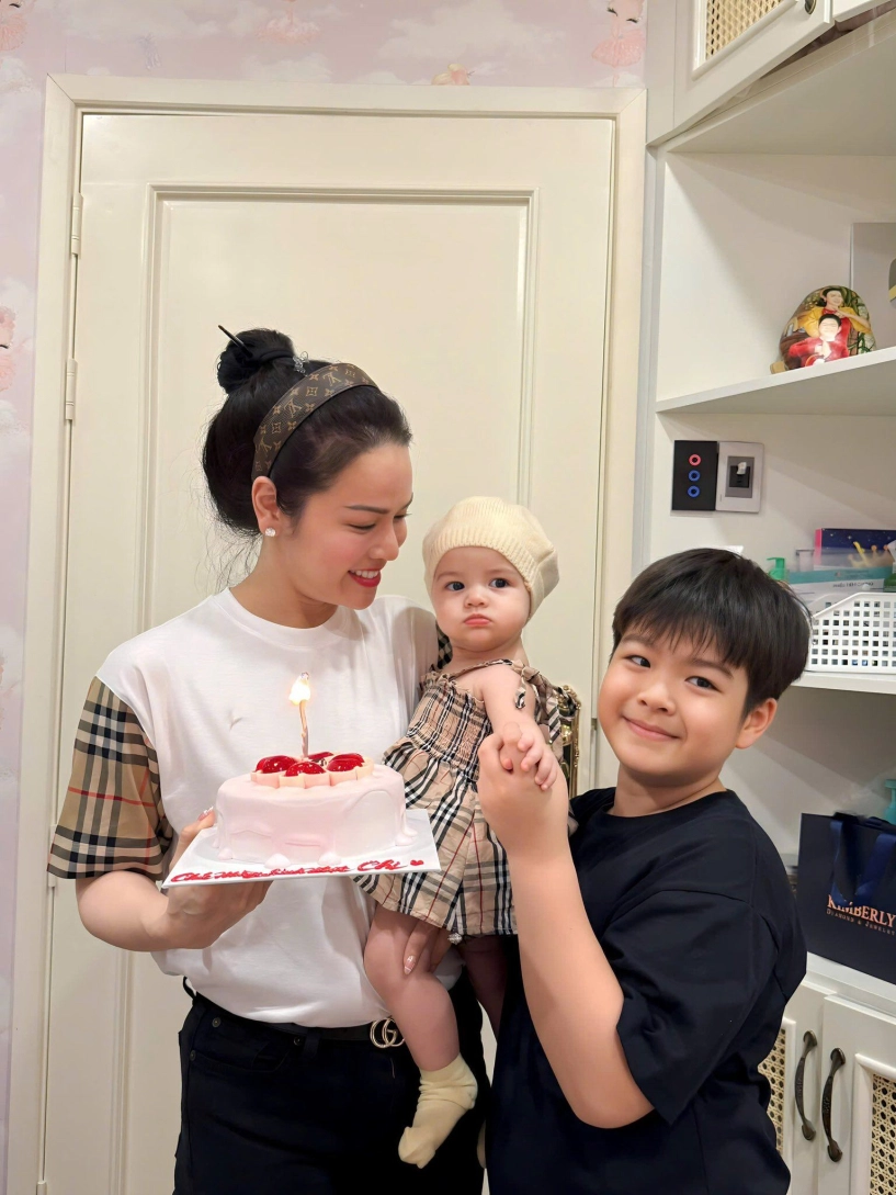 Xúc động cảnh nhật kim anh bật khóc ôm chân mẹ trong dịp vu lan nuôi được 2 con đều nhờ công đấng sinh thành - 10