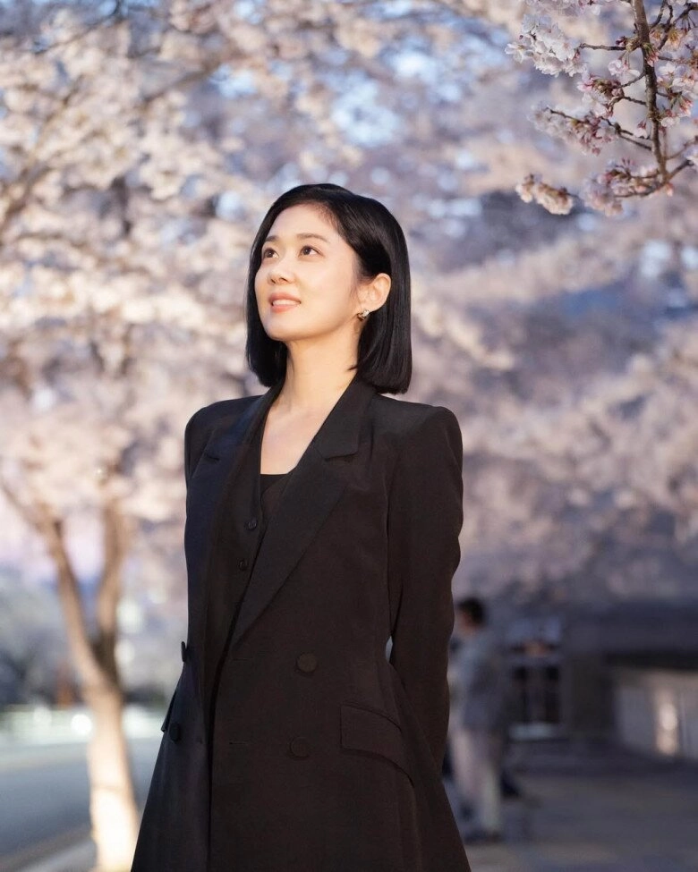 10 kiểu tóc hot nhất mùa thu đông 2025 dễ chăm lại khiến tóc trông dày tôn ngũ quan hài hòa nhìn là muốn cắt ngay - 9