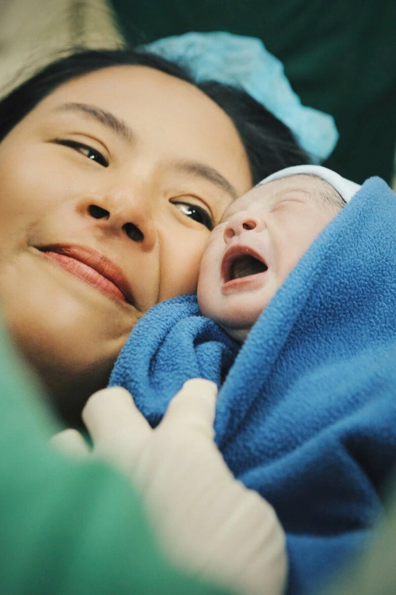 2 sao việt gặp hiện tượng hiếm khi sinh con người có em bé lai người mong quý tử thi toán quốc tế - 2