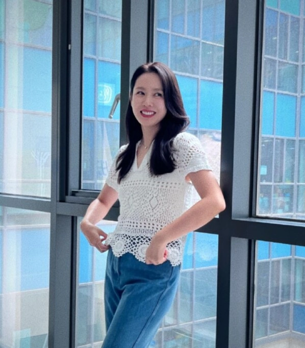 3 món đồ phụ nữ u40 có thể học son ye jin để trẻ ra cả chục tuổi lại thanh lịch mà không cần gồng - 4