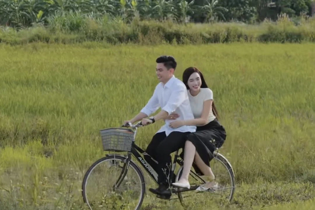 3 nàng dâu hào môn khéo chọn giày khi sánh đôi bên chồng một mỹ nhân đi dép lê mà được khen hết lời - 5