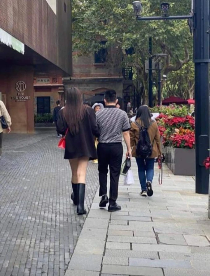 3 nàng dâu hào môn khéo chọn giày khi sánh đôi bên chồng một mỹ nhân đi dép lê mà được khen hết lời - 7