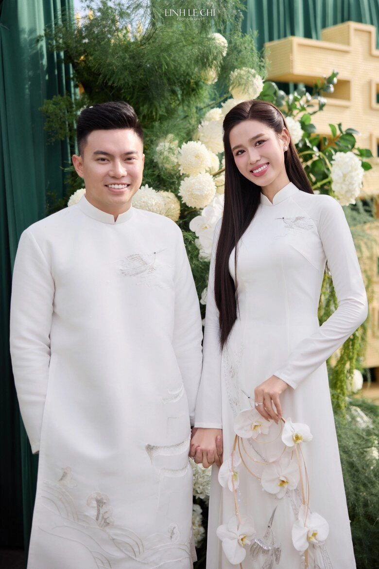 4 chiếc áo dài trắng đắt giá của dâu hào môn đỗ thị hà - 4