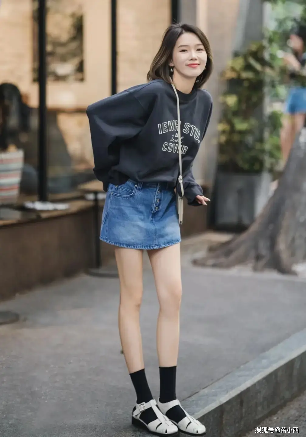 5 kiểu áo quốc dân của mùa thu hợp mọi dáng người phối với quần ống rộng hay váy ngắn đều chuẩn đẹp - 4