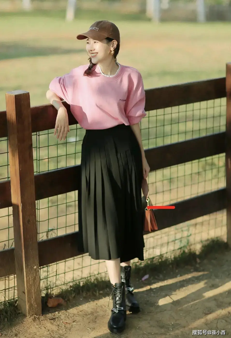 5 kiểu áo quốc dân của mùa thu hợp mọi dáng người phối với quần ống rộng hay váy ngắn đều chuẩn đẹp - 5