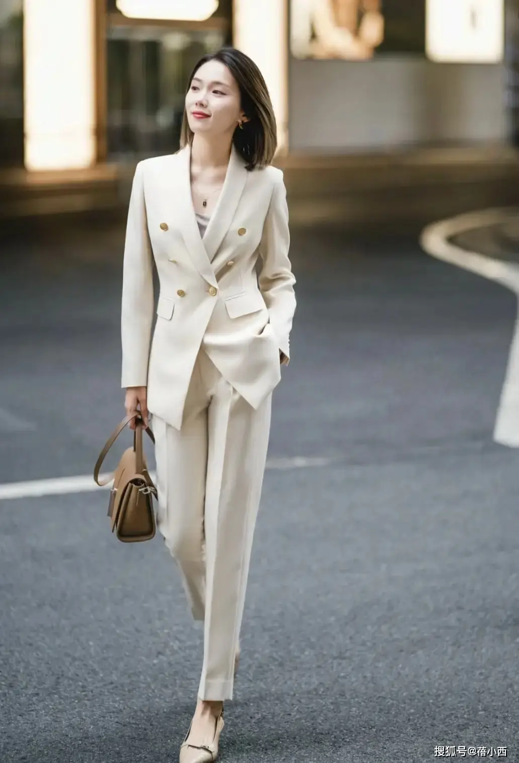 5 kiểu áo quốc dân của mùa thu hợp mọi dáng người phối với quần ống rộng hay váy ngắn đều chuẩn đẹp - 8