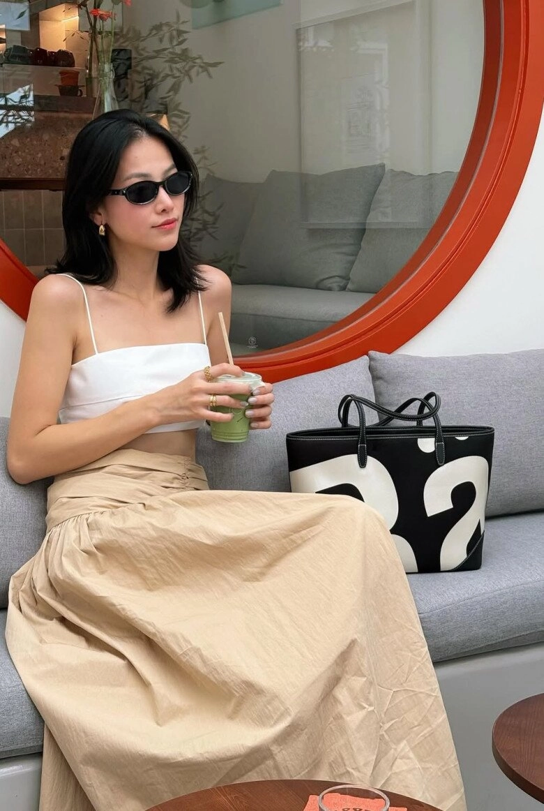 8 outfit đi cà phê học lỏm từ hoa hậu phương khánh từ thanh lịch đến năng động cá tính mặc gì lên hình cũng đẹp - 3