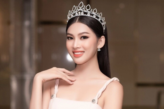 Á hậu việt nam ăn chay trường từ khi 17 tuổi mê mặc ngắn cũn khoe cặp kiếm nhật đẹp hút hồn - 3