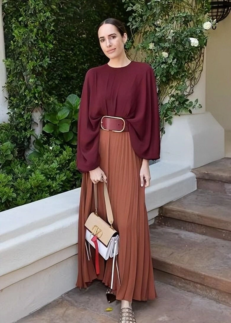 Ai còn mặc đồ đen trắng vào mùa thu đông 2025 người có gu đều thích 6 combo sắc màu cứ phối cùng nhau cực sang lại sáng da - 11