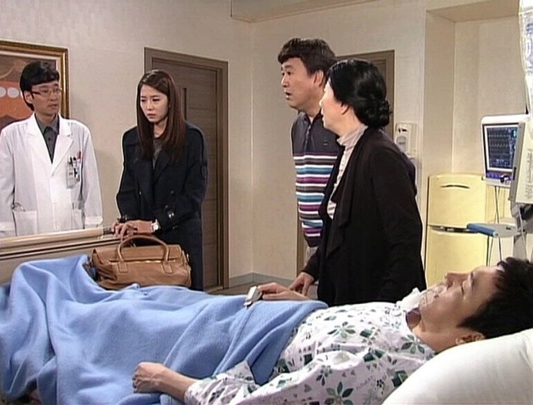 Bác sĩ khuyên rút ống thở của chồng nhìn nhân tình và con riêng của anh tôi thản nhiên nói 1 từ - 2