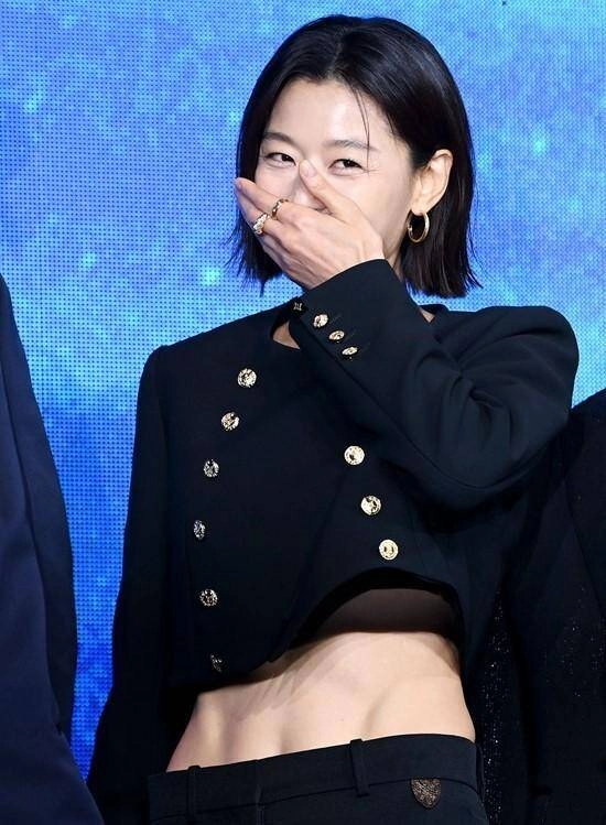 Bí quyết trẻ mãi không già cho phụ nữ 40 của nữ thần không tuổi mỗi sáng uống 1 cốc nước này để chống lão hóa dáng nuột nà - 3