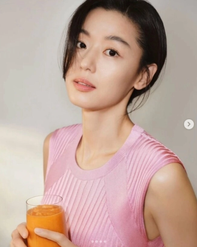 Bí quyết trẻ mãi không già cho phụ nữ 40 của nữ thần không tuổi mỗi sáng uống 1 cốc nước này để chống lão hóa dáng nuột nà - 4