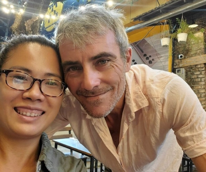 Chàng trai tây ban nha kiên trì theo đuổi chủ nhà hàng phú quốc suốt 18 tháng chiều theo ý vợ không sinh con - 1