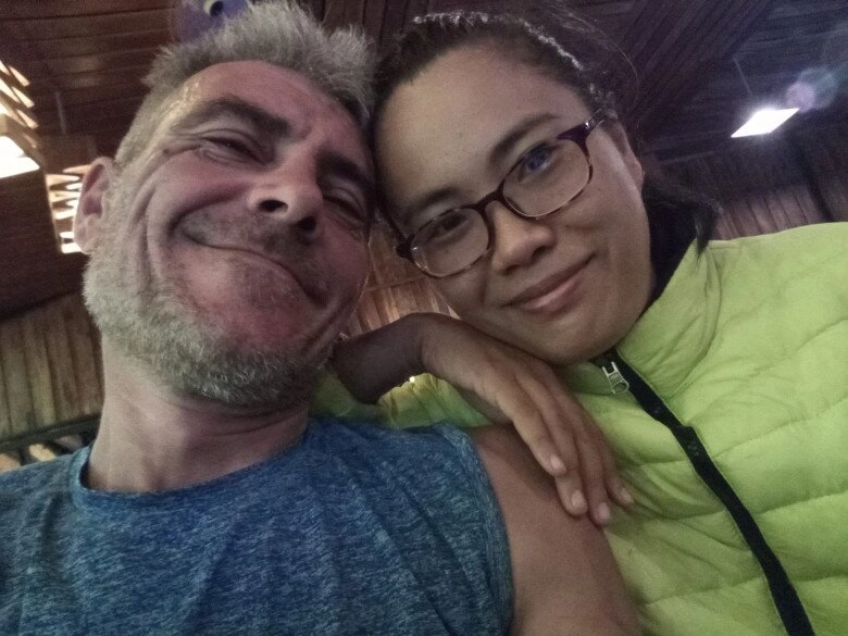 Chàng trai tây ban nha kiên trì theo đuổi chủ nhà hàng phú quốc suốt 18 tháng chiều theo ý vợ không sinh con - 2