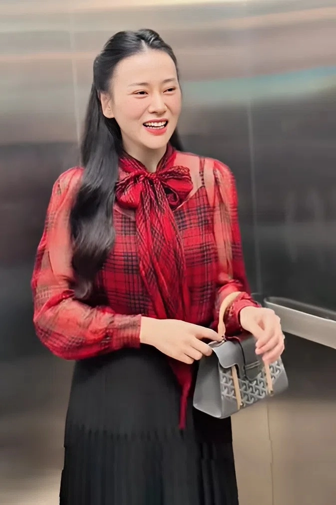 Chiếc túi hơn trăm triệu đồng được phương oanh tích cực lăng xê - 1