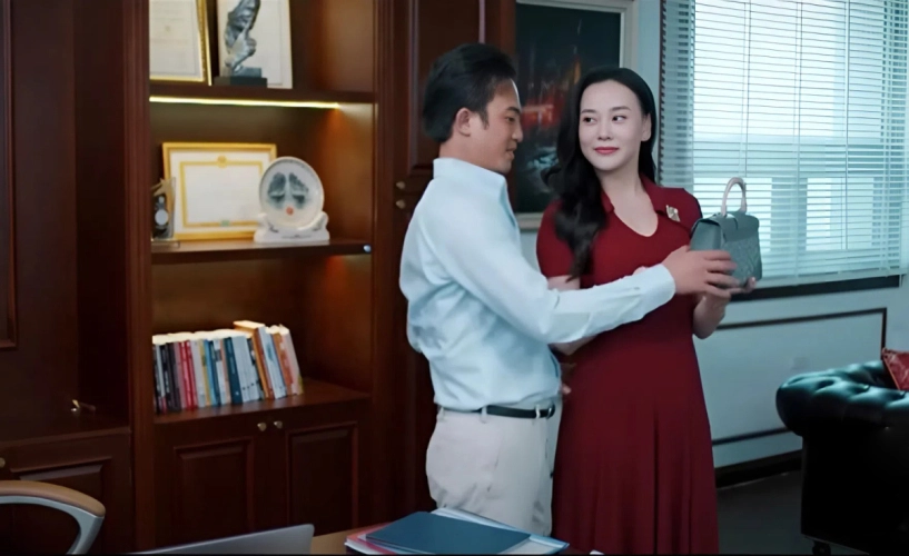 Chiếc túi hơn trăm triệu đồng được phương oanh tích cực lăng xê - 5