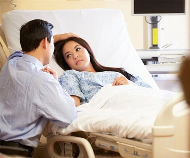 Chồng cũ đến thăm khi tôi mang thai thấy thứ anh để lại và biểu cảm của chồng mới mà tôi giận tím mặt - 1