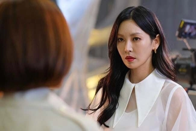 Chồng hối thúc đưa tiền làm ăn tôi đi đòi nợ nhưng bật khóc khi thấy bình hoa trên bàn - 2