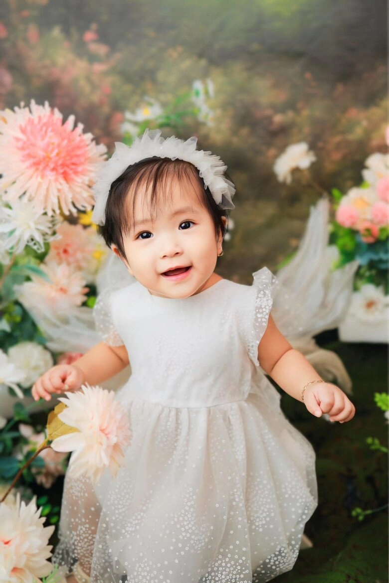 Chồng thanh trúc đi làm về ngồi giặt quần áo cho vợ làm bố bỉm bế bồng con gái vẫn chăm làm việc nhà - 7