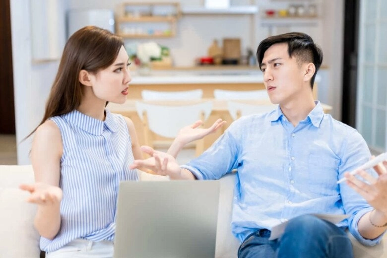 Cô bạn lỡ đánh đổ bát canh phản ứng của chồng cô ấy khiến tôi quyết định về ly hôn chồng mình - 1