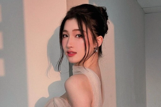 Cô gái đà nẵng sở hữu gương mặt tỷ lệ vàng 18 tuổi suýt mất ngôi hoa hậu vì lý do không ngờ - 1