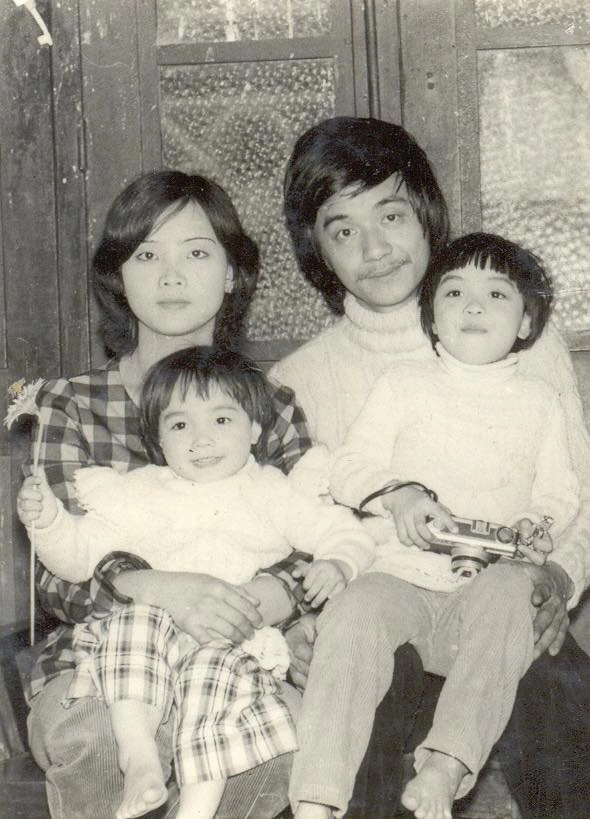 cô trúc mai thu huyền khoe ảnh gia đình mẹ ruột thời trẻ xinh như mộng hai con gái đều thừa hưởng gen cực phẩm - 2