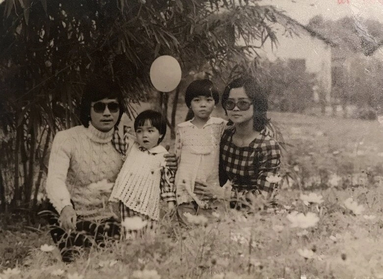 cô trúc mai thu huyền khoe ảnh gia đình mẹ ruột thời trẻ xinh như mộng hai con gái đều thừa hưởng gen cực phẩm - 3