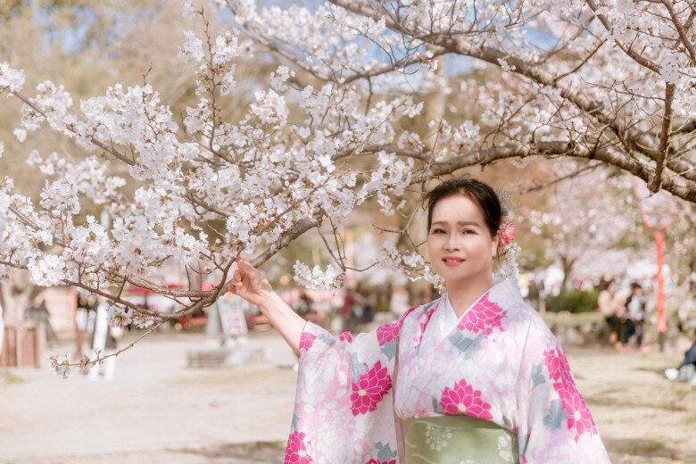 cô trúc mai thu huyền khoe ảnh gia đình mẹ ruột thời trẻ xinh như mộng hai con gái đều thừa hưởng gen cực phẩm - 10