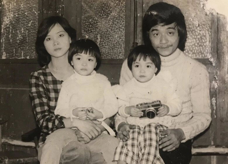 cô trúc mai thu huyền khoe ảnh gia đình mẹ ruột thời trẻ xinh như mộng hai con gái đều thừa hưởng gen cực phẩm - 12