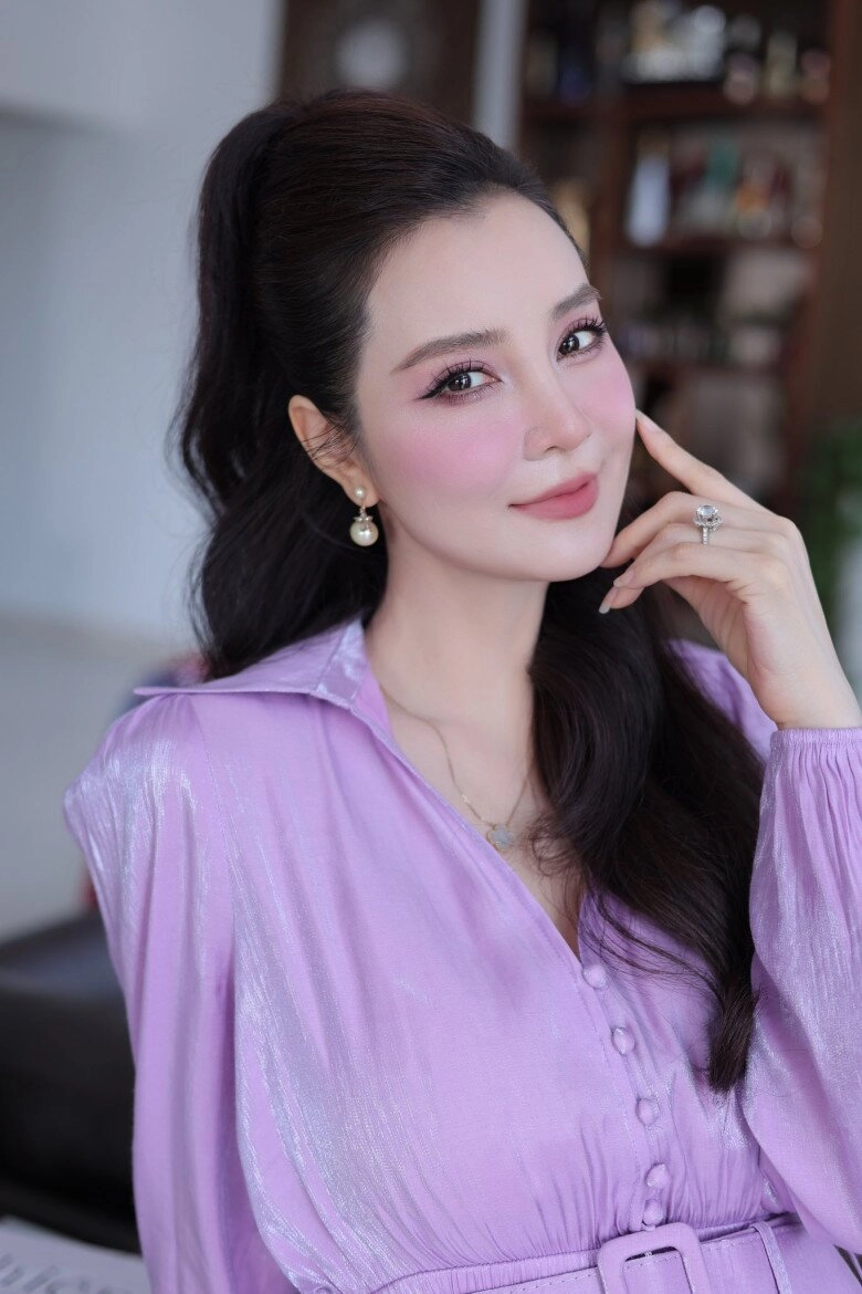 cô trúc mai thu huyền khoe ảnh gia đình mẹ ruột thời trẻ xinh như mộng hai con gái đều thừa hưởng gen cực phẩm - 16