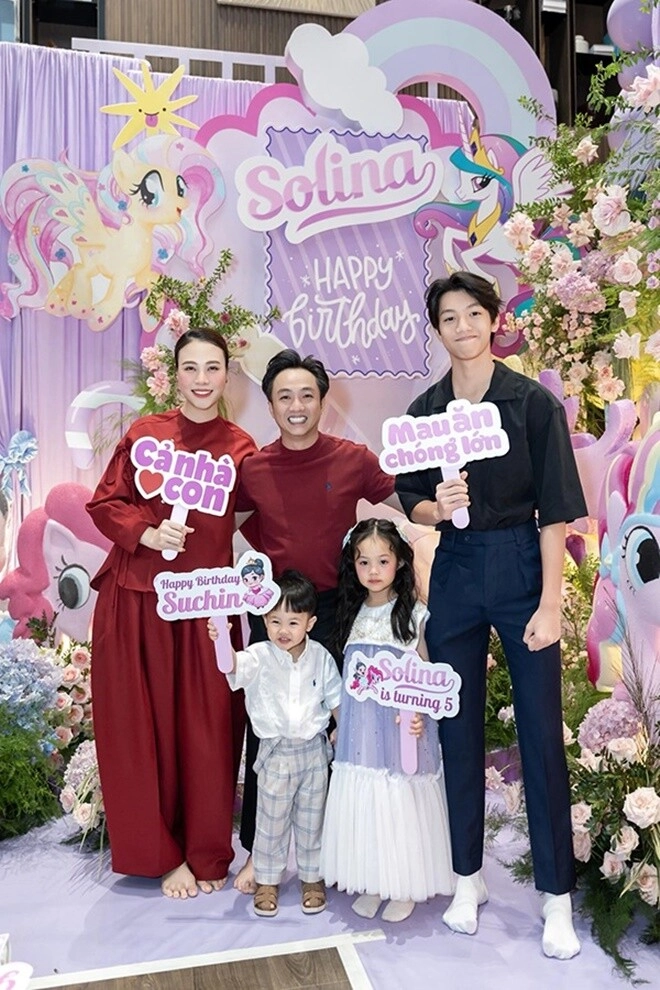 Con sao việt trên sân bóng rổ subeo của hồ ngọc hà có cả nhà đến cổ vũ ái nữ nhà quyền linh đúng chuẩn nữ thần - 5