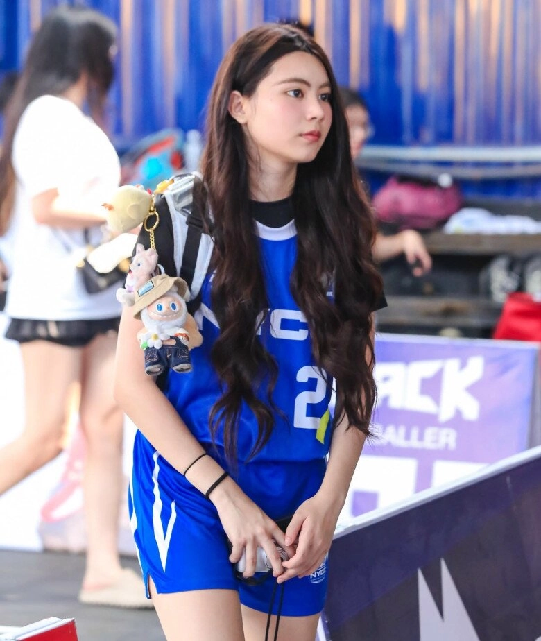 Con sao việt trên sân bóng rổ subeo của hồ ngọc hà có cả nhà đến cổ vũ ái nữ nhà quyền linh đúng chuẩn nữ thần - 9