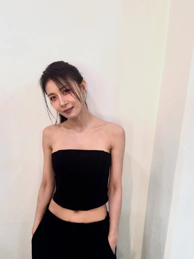 đả nữ hàng đầu showbiz u50 đẹp mơn mởn chống già cực hay nhờ uống hai loại nước suốt 15 năm - 1