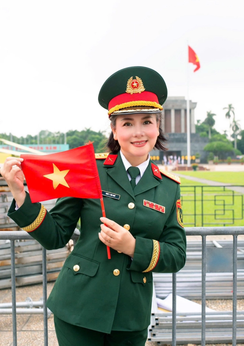 Đại tá nsnd thu quế gây thích thú khi nâng tạ 6kg được 40 lần - 2