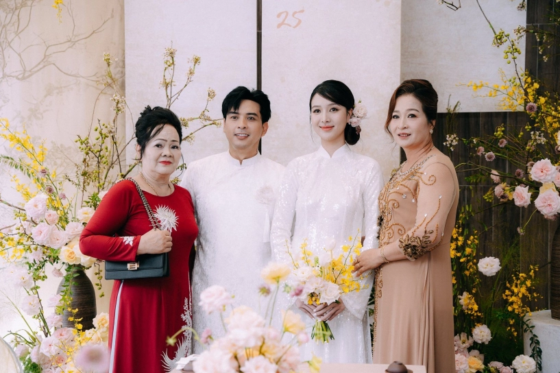 Đám cưới hồ quang hiếu với vợ kém 17 tuổi con trai lên lễ đường cùng bố mẹ chưa tới 100 khách tham dự - 9