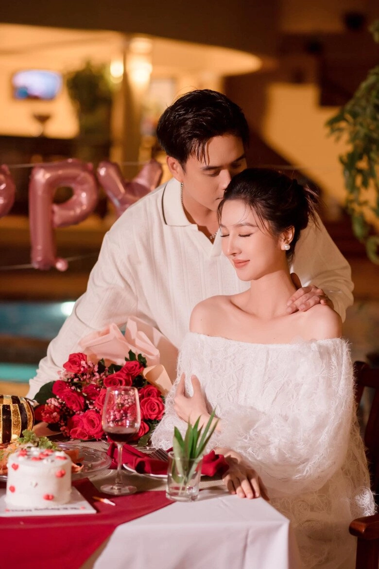 Đám cưới hồ quang hiếu với vợ kém 17 tuổi con trai lên lễ đường cùng bố mẹ chưa tới 100 khách tham dự - 12