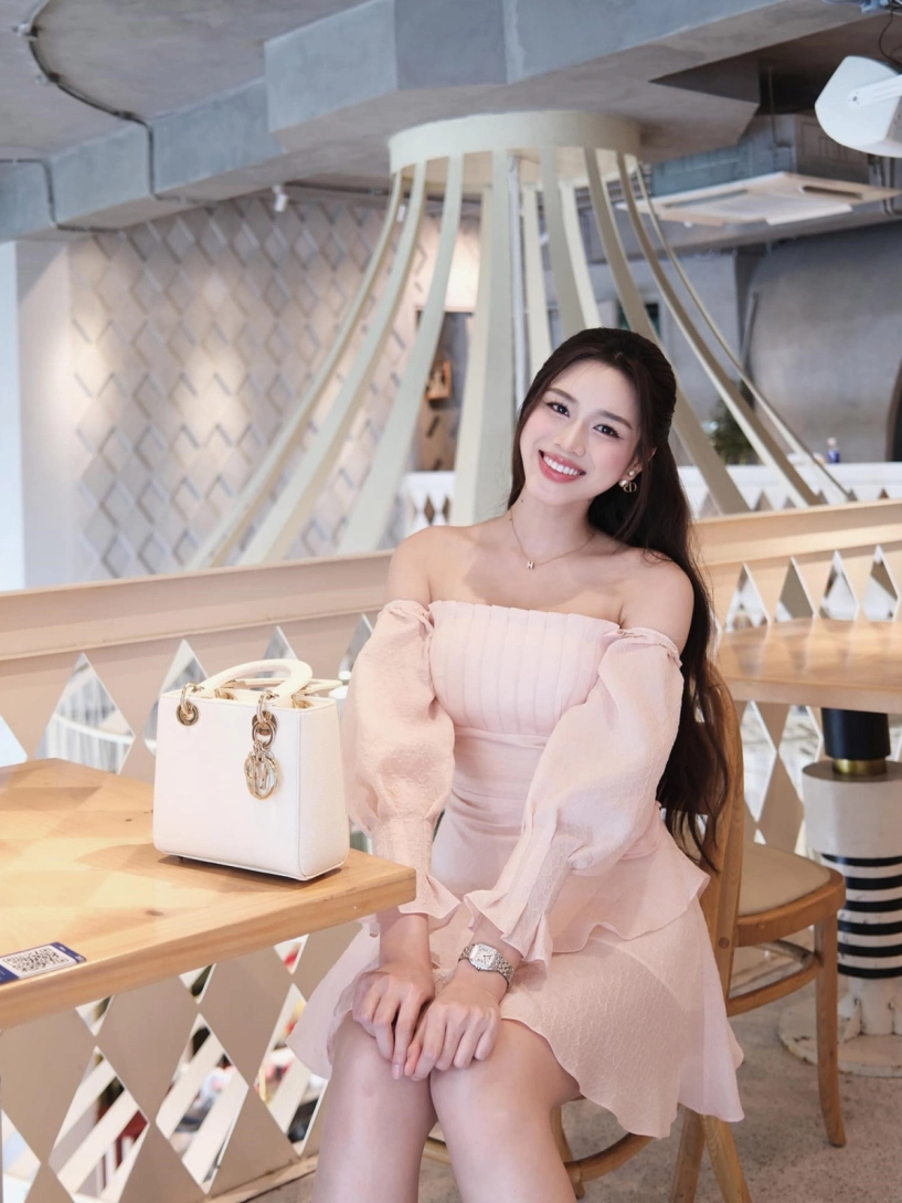 Dâu hào môn đỗ thị hà phối túi hermes 600 triệu đồng với đủ kiểu đồ - 9