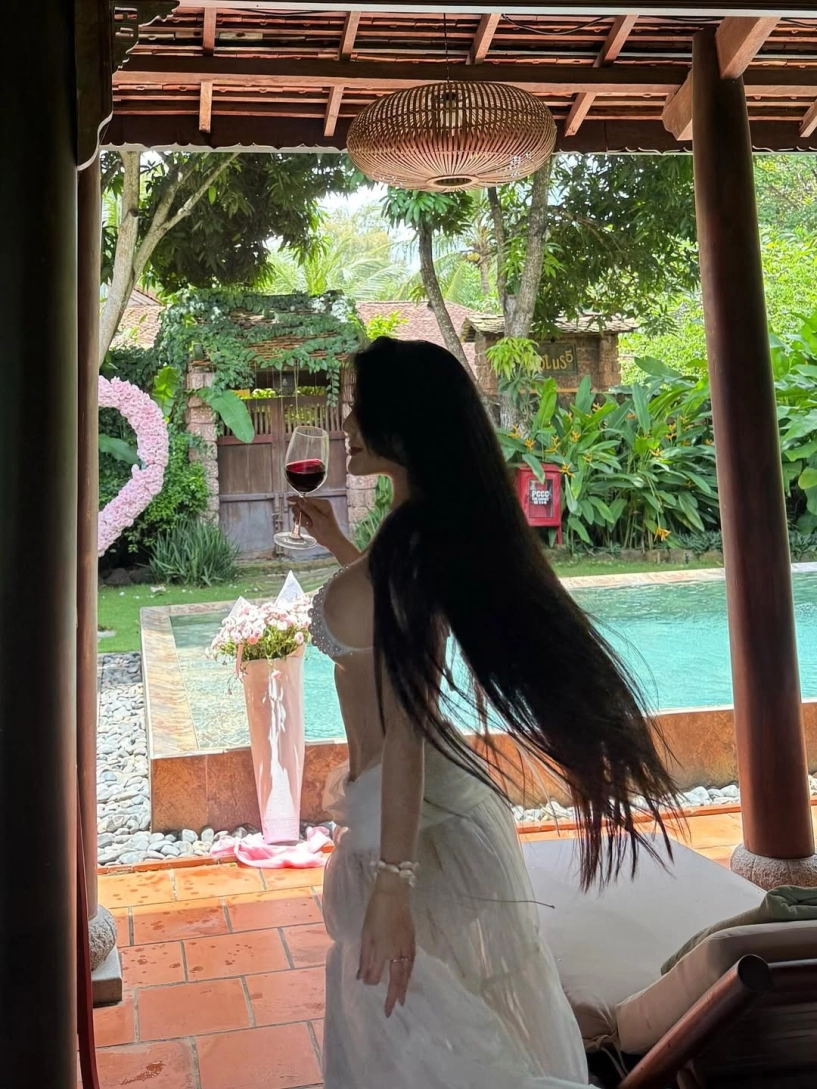 đệ nhất hot girl sài thành diện mốt lộ chân ngực khoe vóc dáng siêu thực - 3