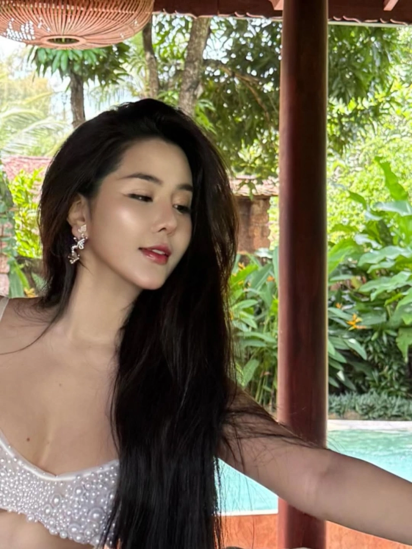 đệ nhất hot girl sài thành diện mốt lộ chân ngực khoe vóc dáng siêu thực - 4